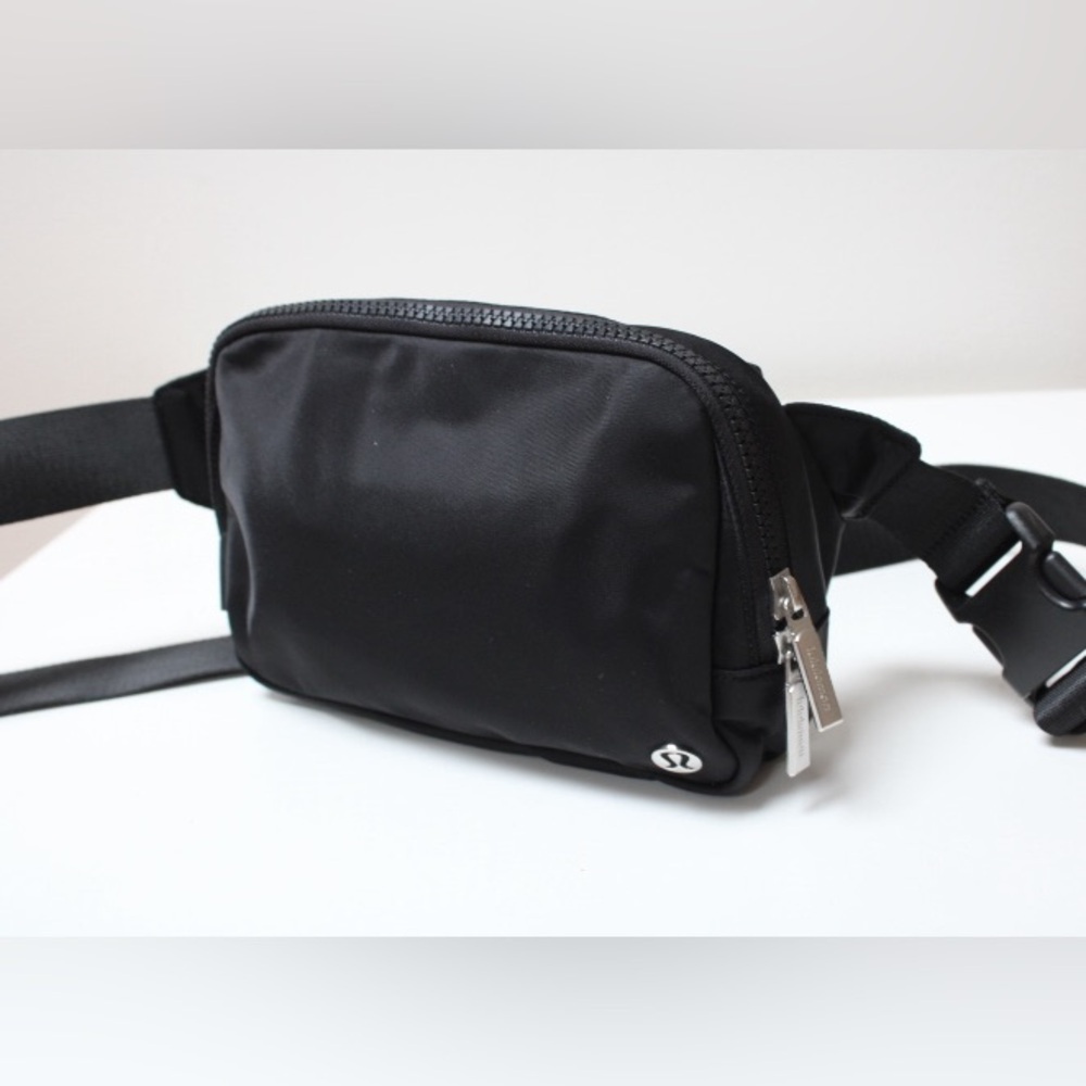 NWOT Lululemon 2L everywhere belt bag - Picture 2 of 11